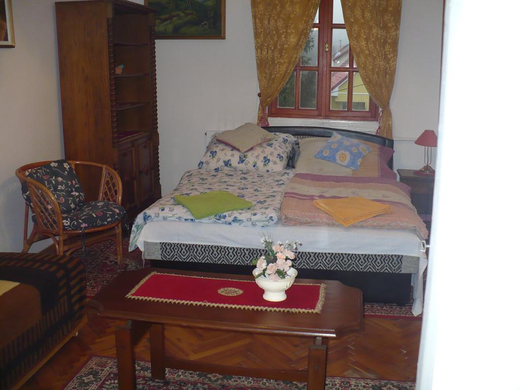 Kitty Apartman Lägenhet Miskolc Rum bild