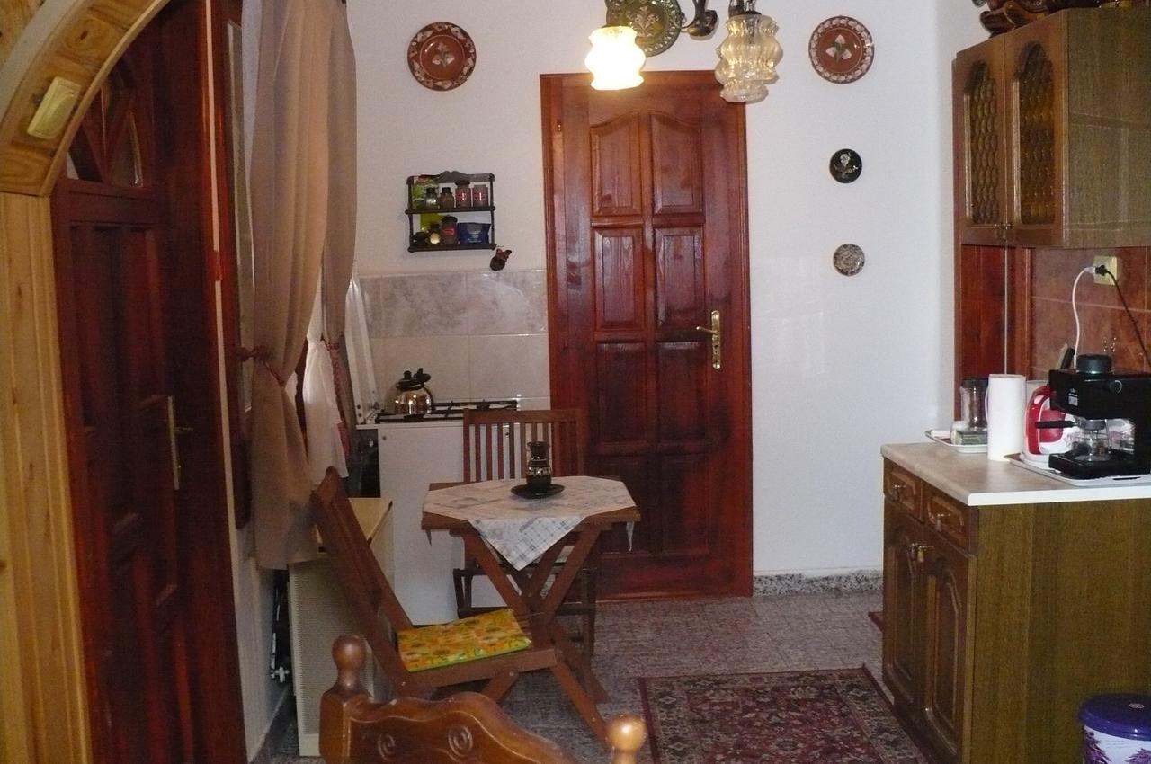 Kitty Apartman Lägenhet Miskolc Exteriör bild