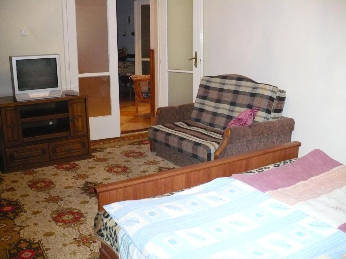 Kitty Apartman Lägenhet Miskolc Exteriör bild